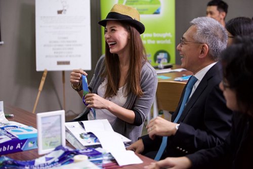 Denise Keller and Mr. Thirawit Leetavorn (Senior Executive Vice President of <b>Double A</b>) getting crafty.