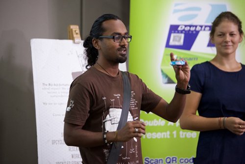 Jey Bala and Irina Dubrovina from Biji-biji Initiative showing the classroom of guest how folding and rolling paper can create pretty craftworks.