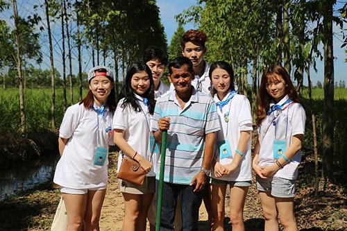 Photo Caption: The members of KHAN-NA Expedition from Korea and Mr. Somchai (middle), a Thai farmer who grows <b>Double A</b> paper trees on KHAN-NA.
